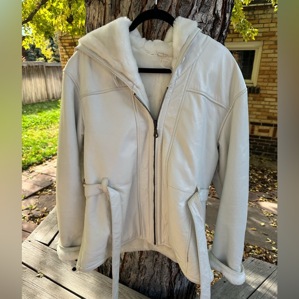 Women’s Wilson Leather white coat with faux fur lining
